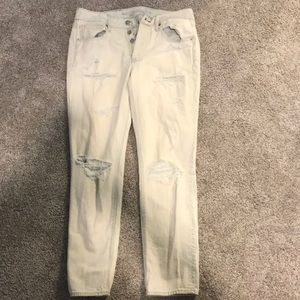 American Eagle Boyfriend ripped jeans 😍